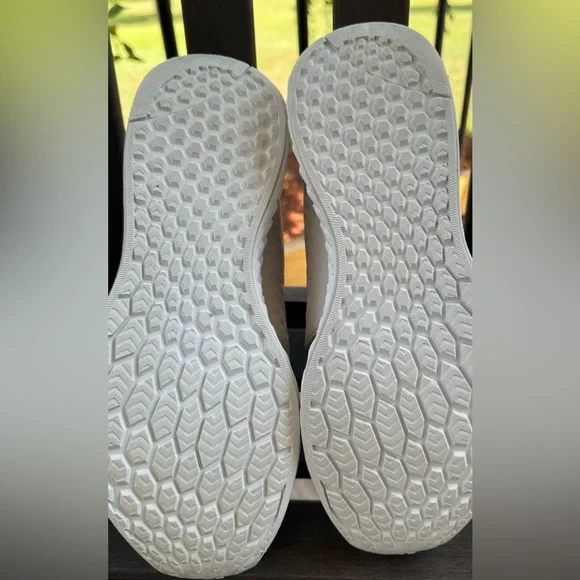 Size 10 New Balance - Picture 7 of 8